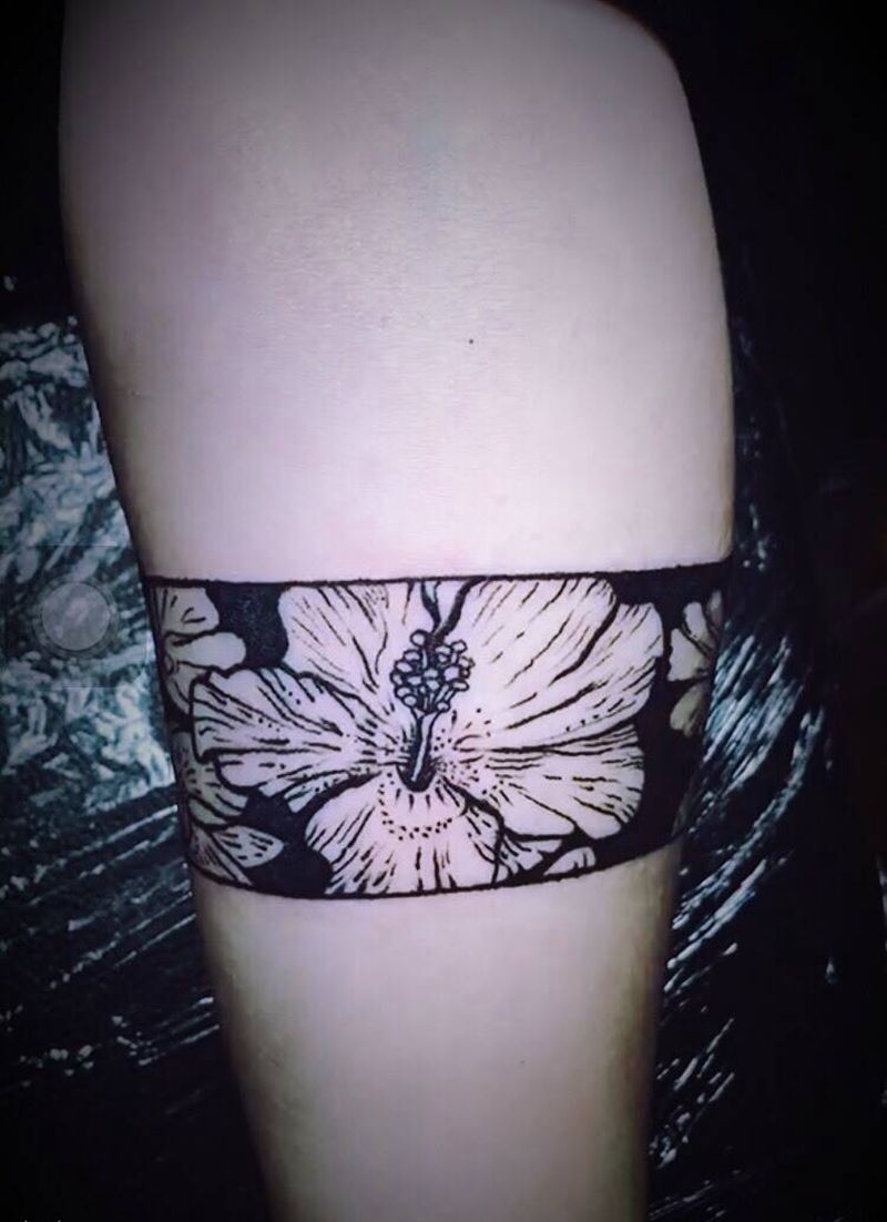 手臂小清新花朵图腾臂环纹身图片