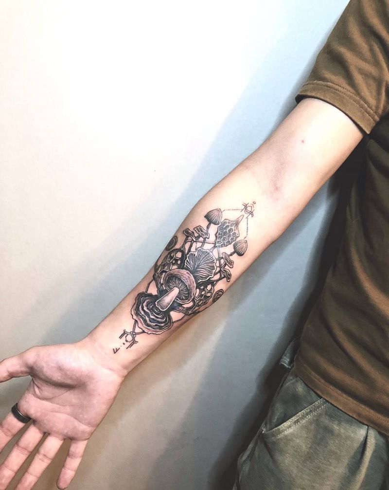 蘑菇纹身图片_手臂几何点刺纹身图案