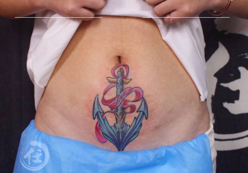 小腹疤痕遮盖纹身图片_腹部腰部New School水彩纹身图案