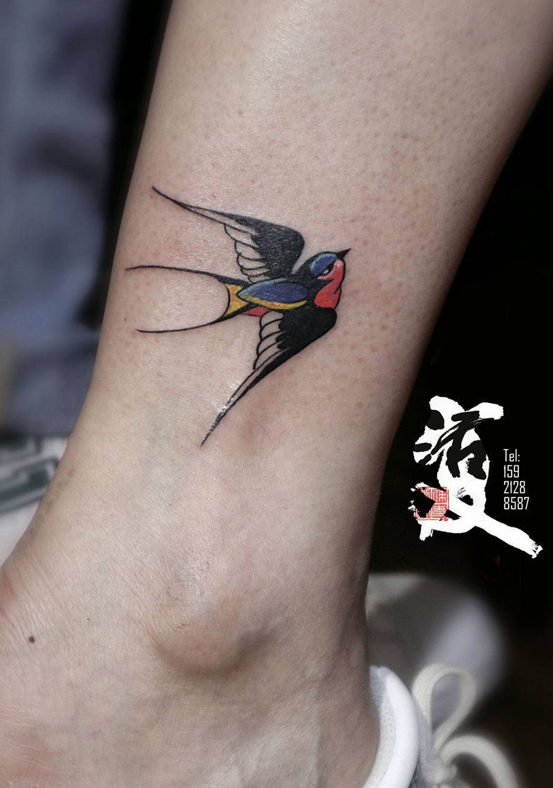 燕归来纹身图片_腿部燕子小清新school纹身图案