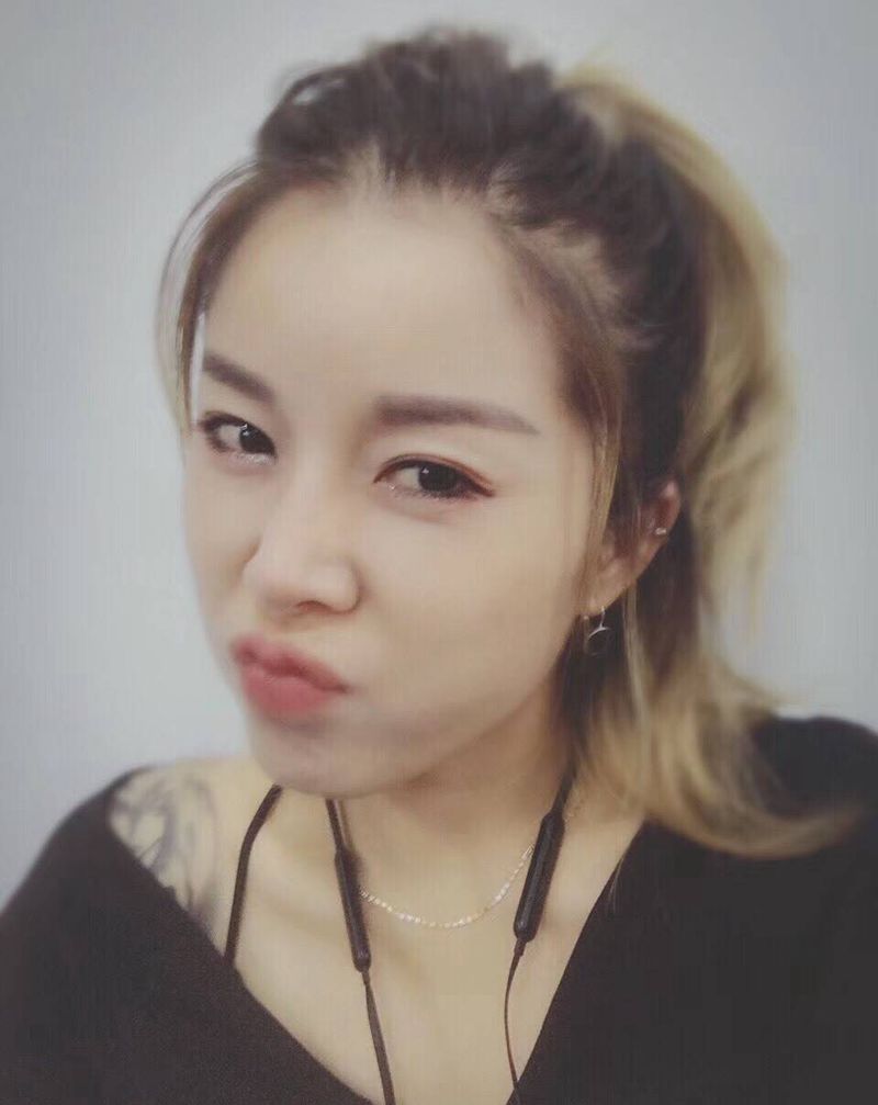 女纹身师纹身图片