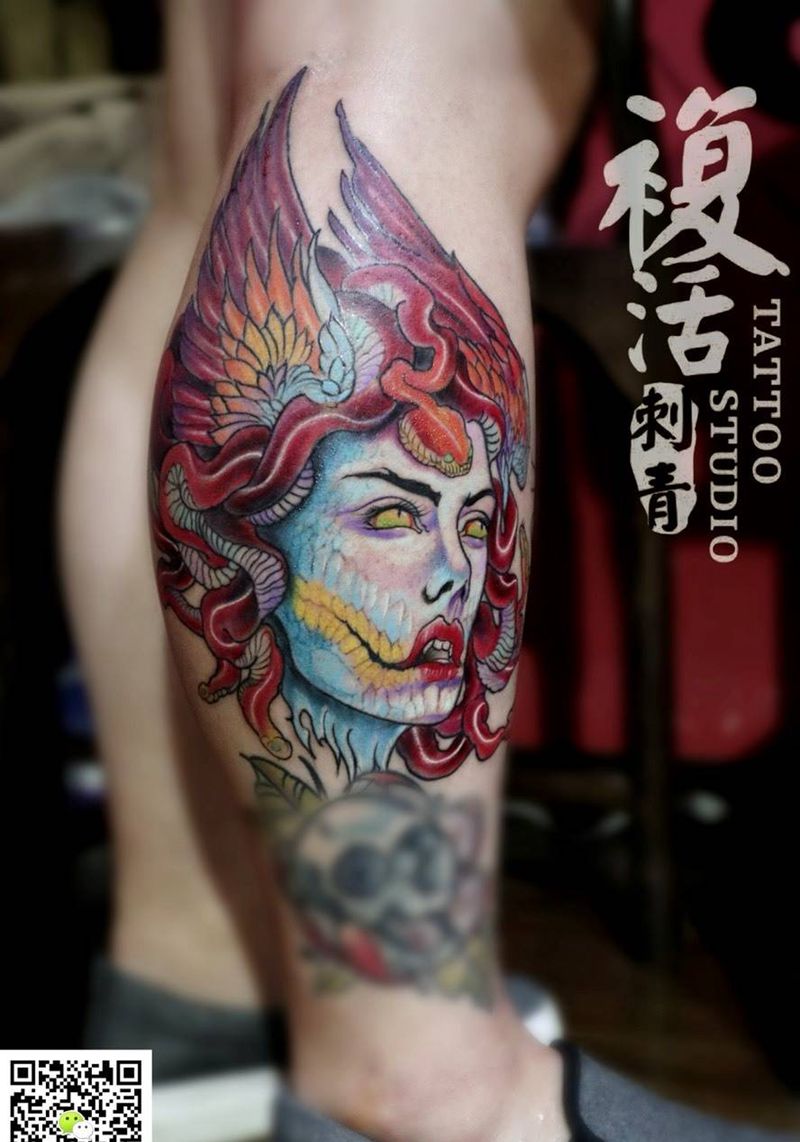 小腿美杜莎纹身图片
