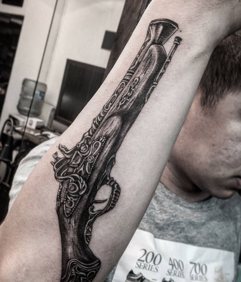 古董鎗纹身图片_成品手稿欧美写实静物設計男孩紋身纹身图案