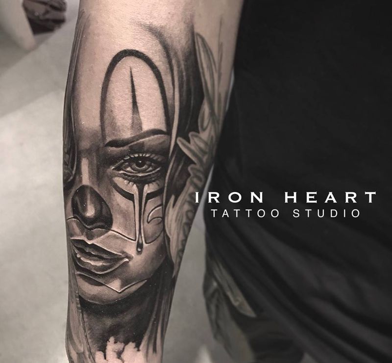 Chicano女郎纹身图片_成品手部写实人物男孩紋身纹身图案