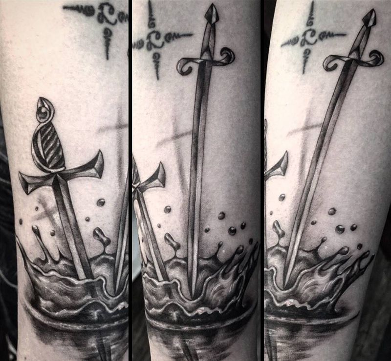 双刃入水（原創）纹身图片_成品手稿手部手臂欧美写实清新原创静物設計纹身图案