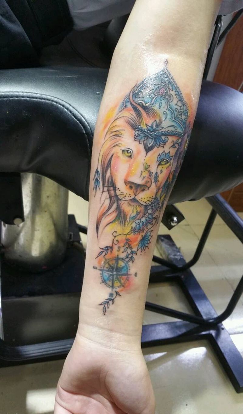 水彩狮子纹身图片_手臂水彩纹身图案