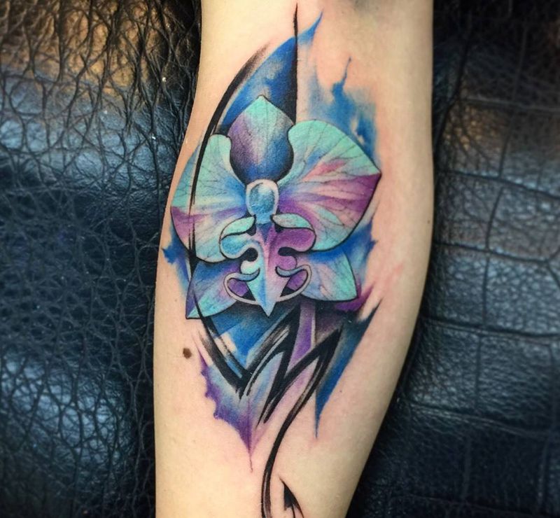 蘭&字符纹身图片_成品欧美清新水彩暈染女孩紋身設計原创字符植物纹身图案