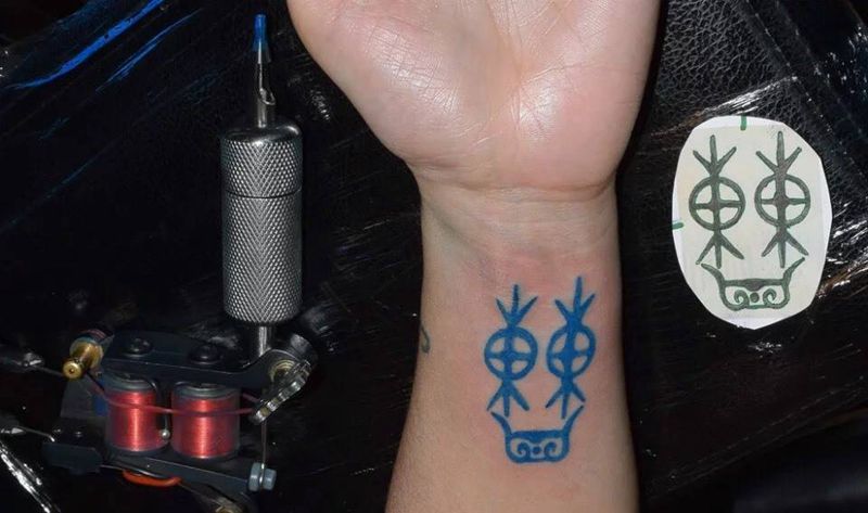 我的姓氏纹身图片_成品手臂写实字符临摹纹身图案