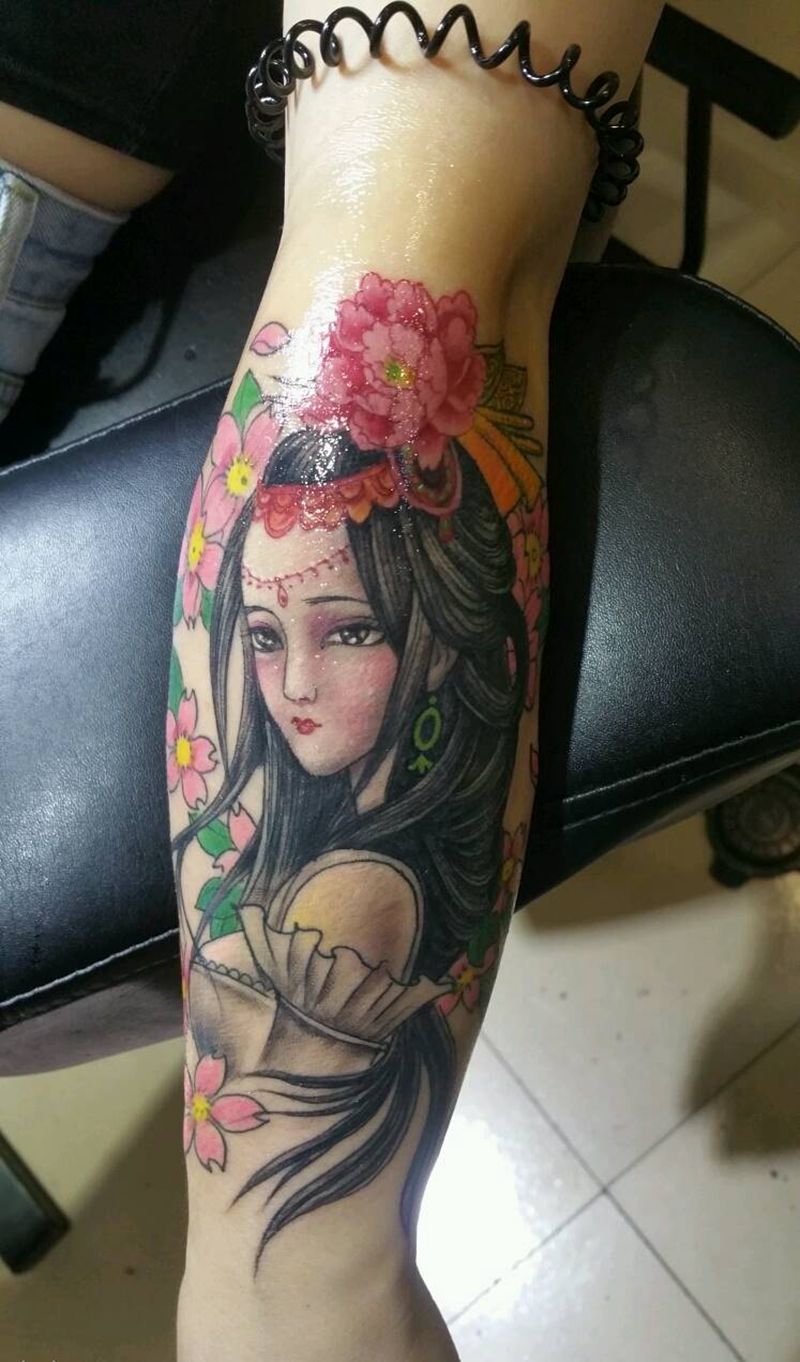 美女纹身图片_手臂新传统纹身图案