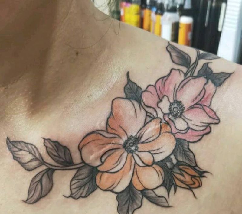 花纹身图片_颈部纹身图案