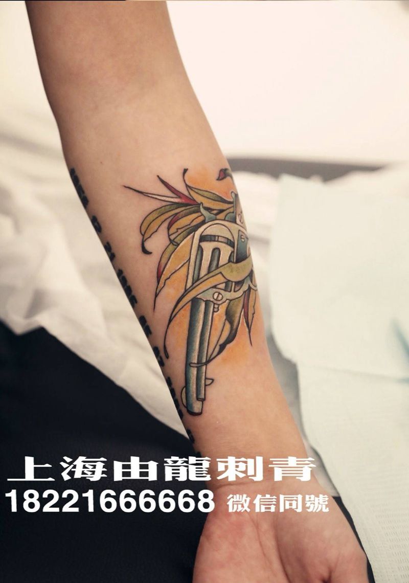 手枪纹身图片