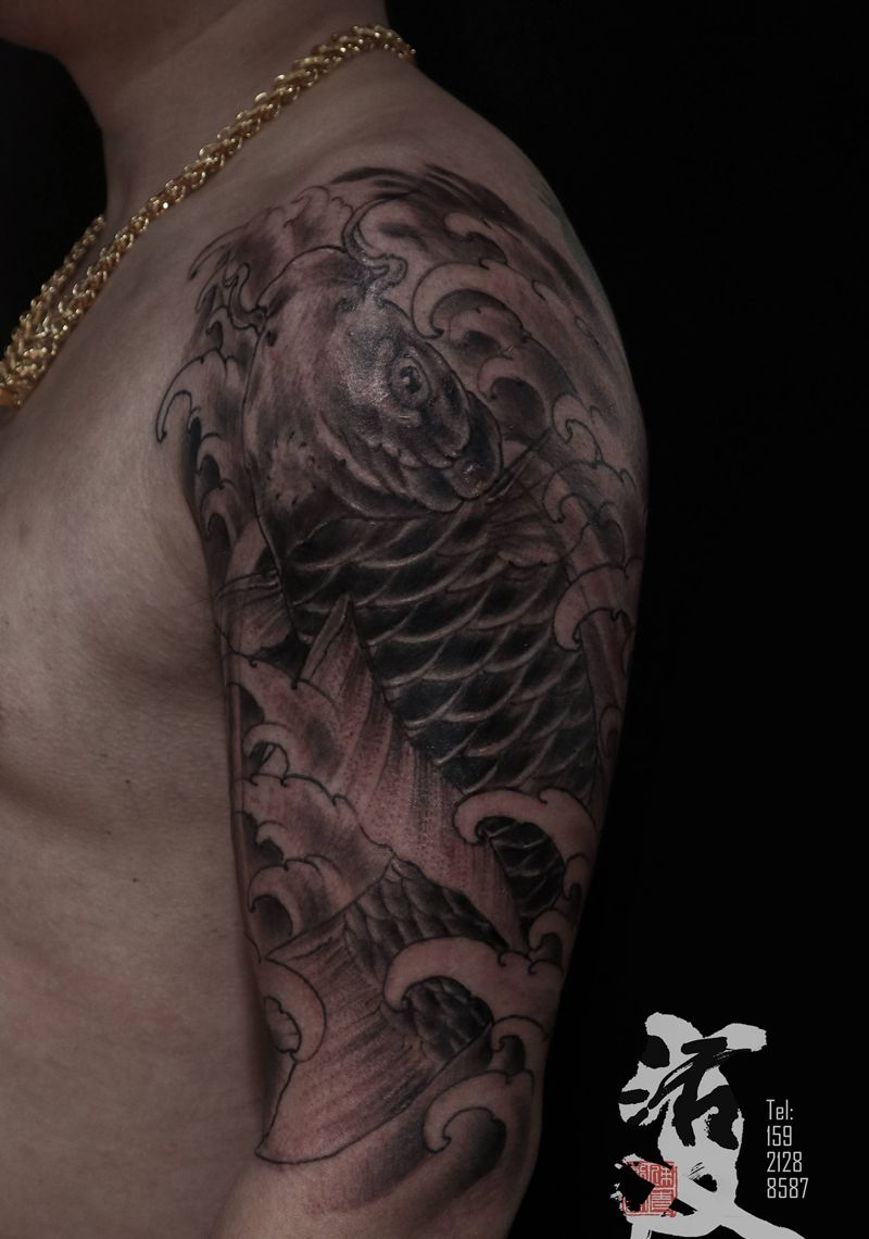 鲤鱼纹身图片_手臂新传统纹身图案