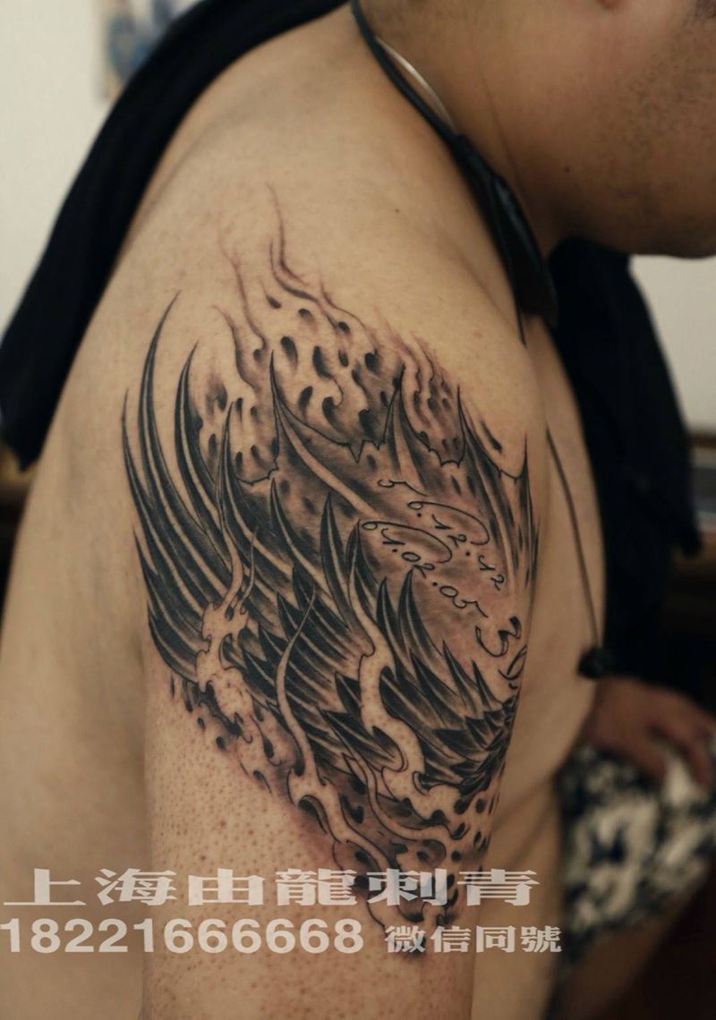 翅膀纹身图片_手臂传统欧美纹身图案