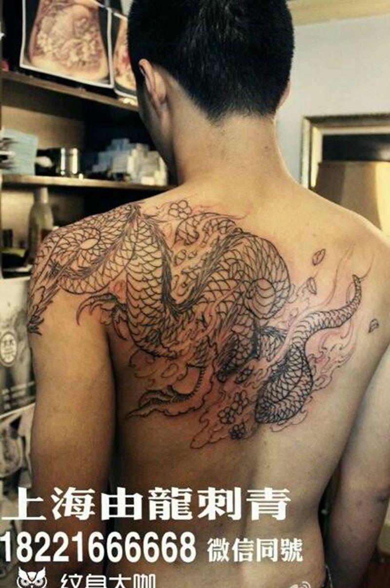 过肩龙纹身纹身图片_肩部纹身图案