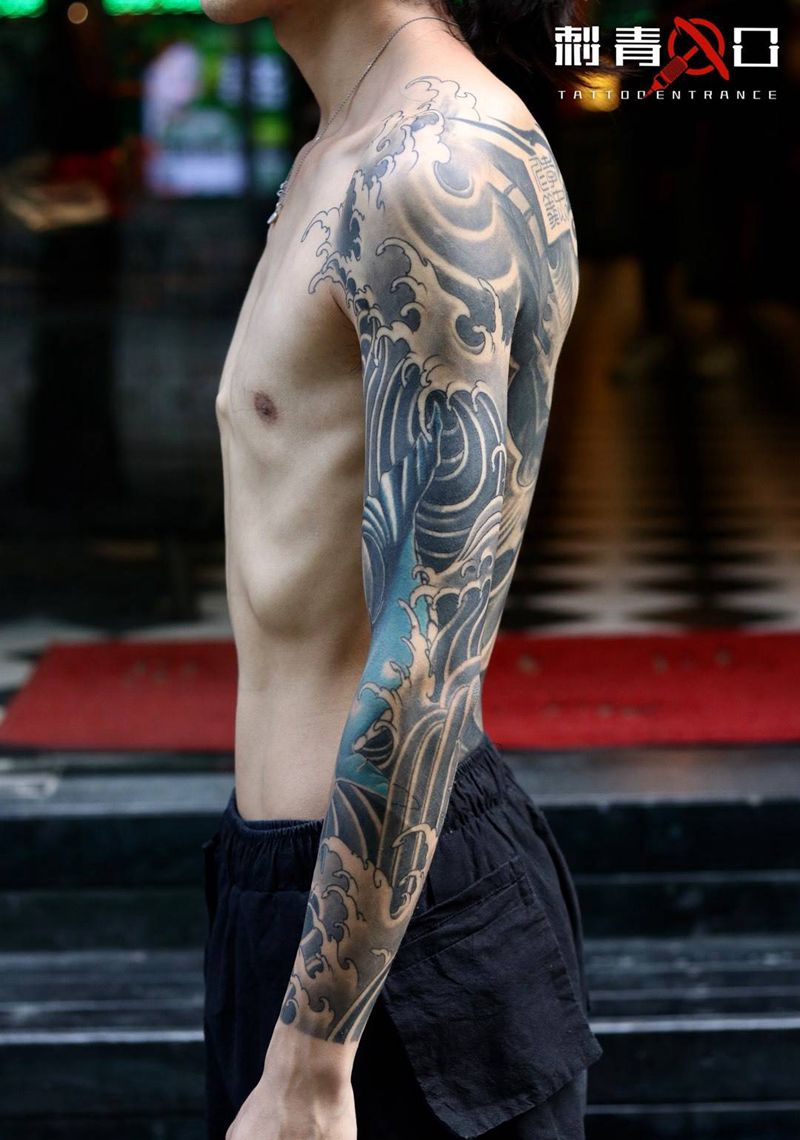 传统花臂鲨鱼纹身图片_手臂老传统新传统鲨鱼花臂纹身图案