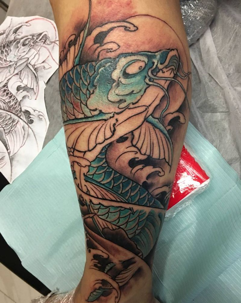 这一跃云开见日纹身图片_传统动物原创腿部纹身图案