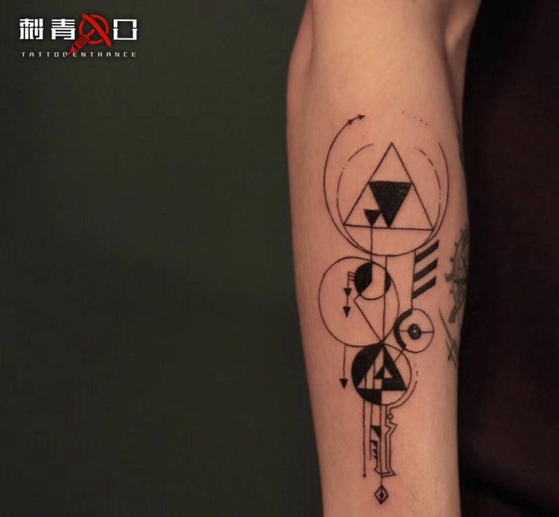 小臂几何线条纹身图片