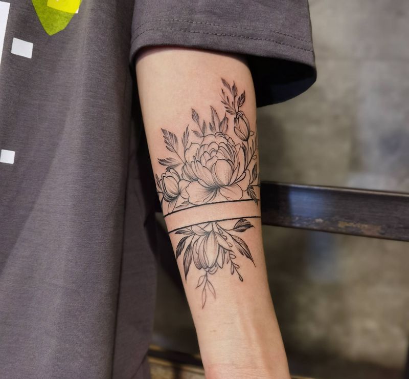 素花纹身图片_手臂点刺花素花纹身图案