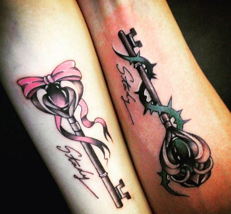 鑰匙（原創）纹身图片_成品手部欧美清新情侣原创静物設計纹身图案