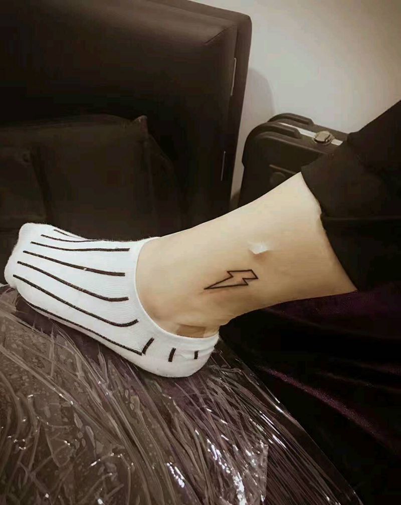 闪电⚡纹身图片