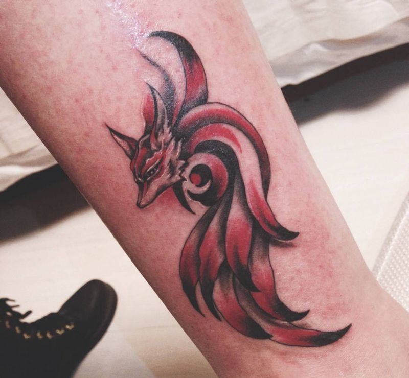 九尾狐（原創）纹身图片_成品手稿脚部欧美传统原创鬼神动物女孩紋身設計纹身图案