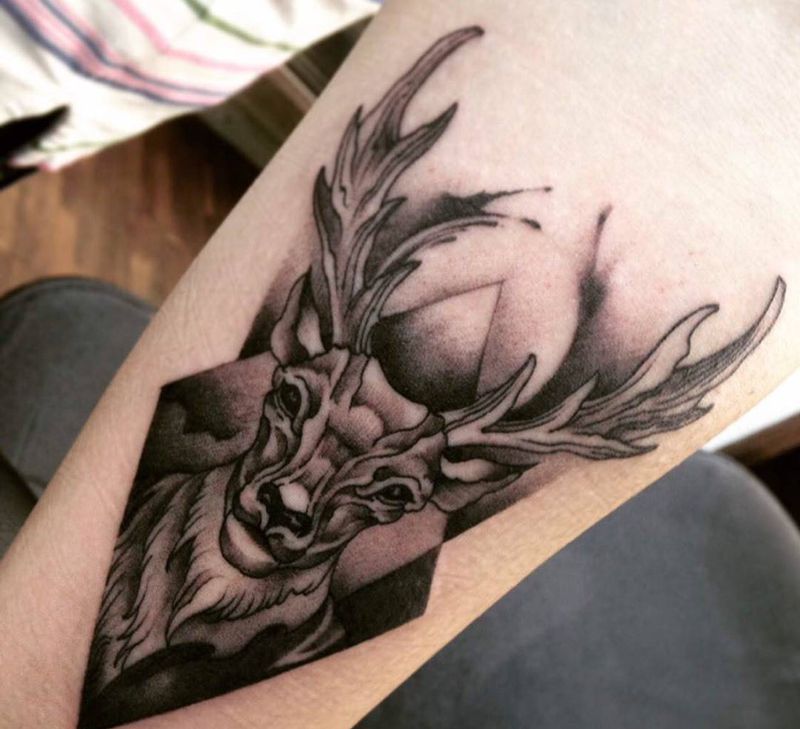 鹿纹身图片_成品插画手部欧美清新几何动物原创潑墨設計纹身图案