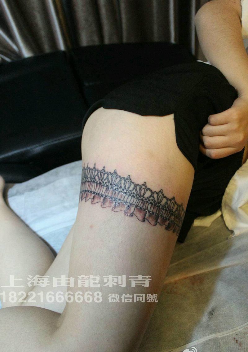 大腿蕾丝纹身图片