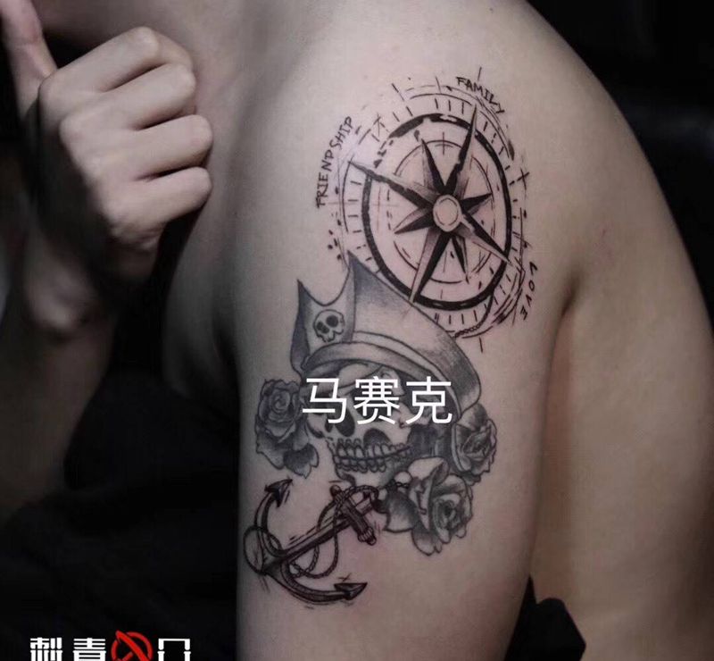 大臂加图，指南针船锚纹身图片