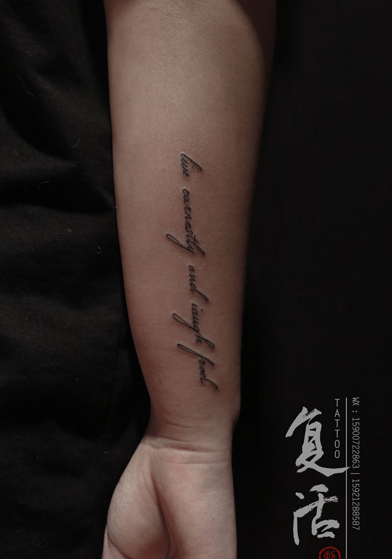 小字纹身图片_手臂纹身图案