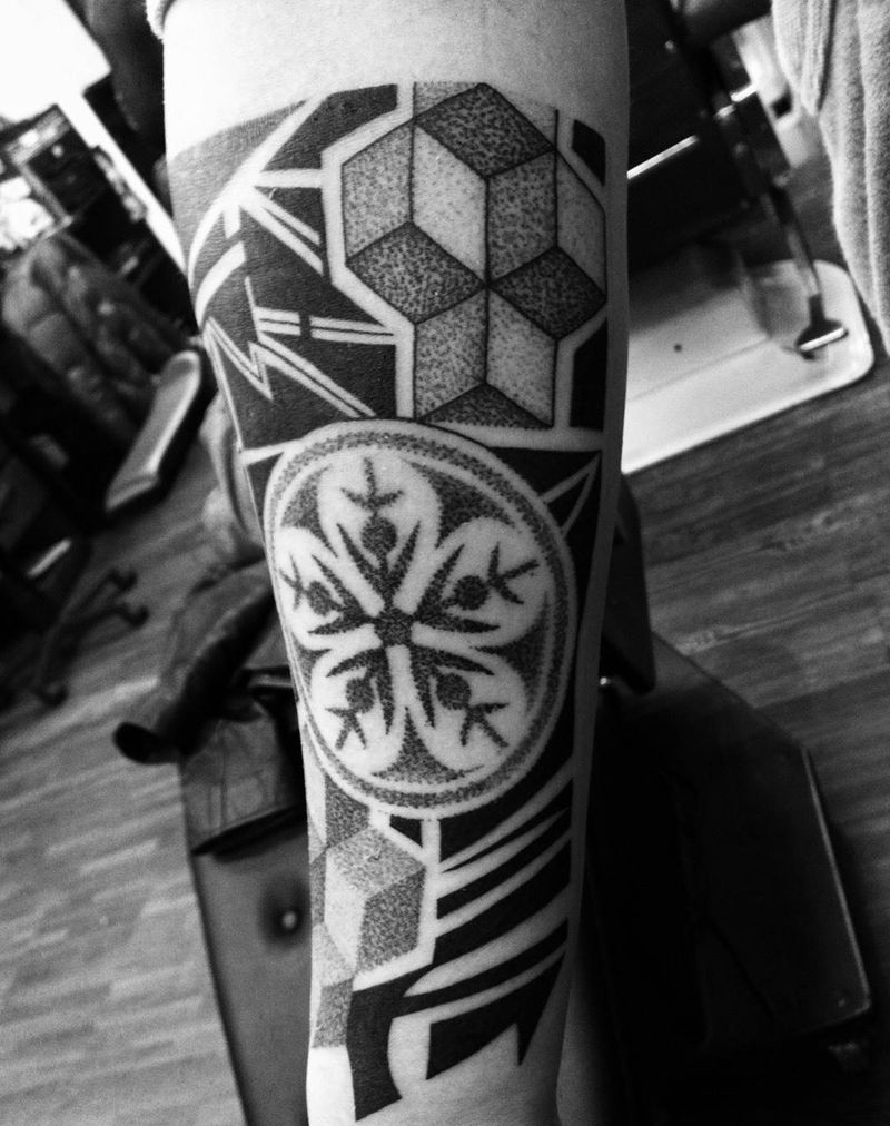 幾何結構纹身图片_成品手部欧美几何原创字符宗教點刺圖騰纹身图案