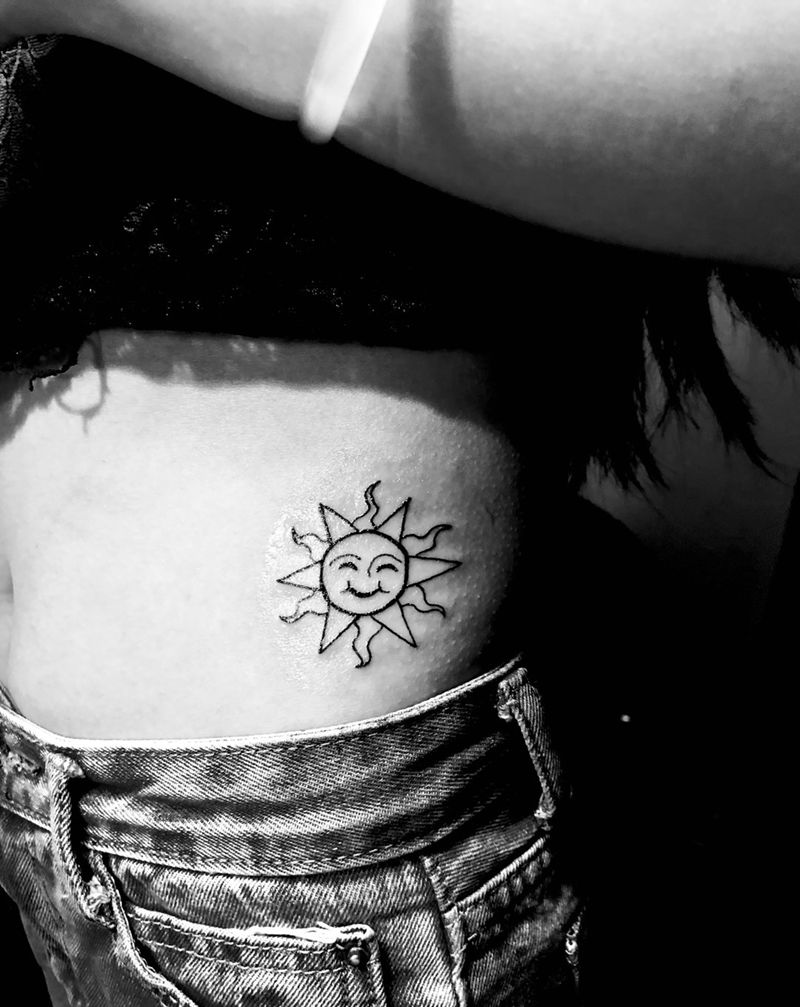 小太阳纹身图片