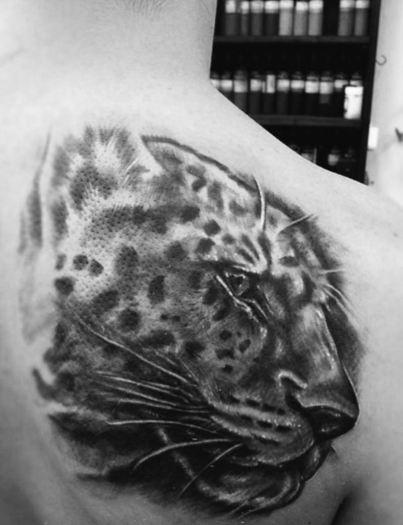 豹纹身图片_成品背部欧美写实动物男孩紋身設計纹身图案