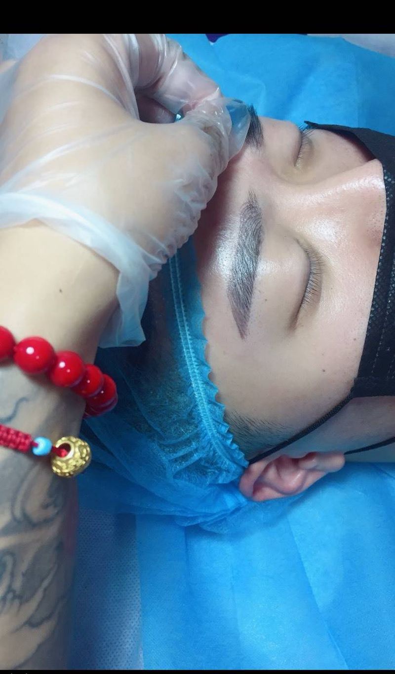 男士绣眉纹身图片