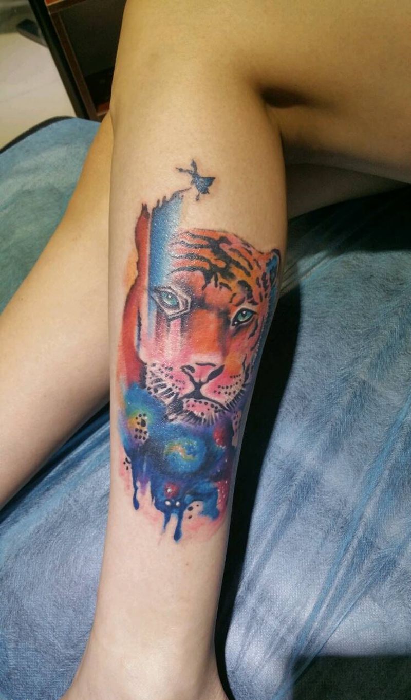 彩色老虎纹身图片_手部水彩纹身图案