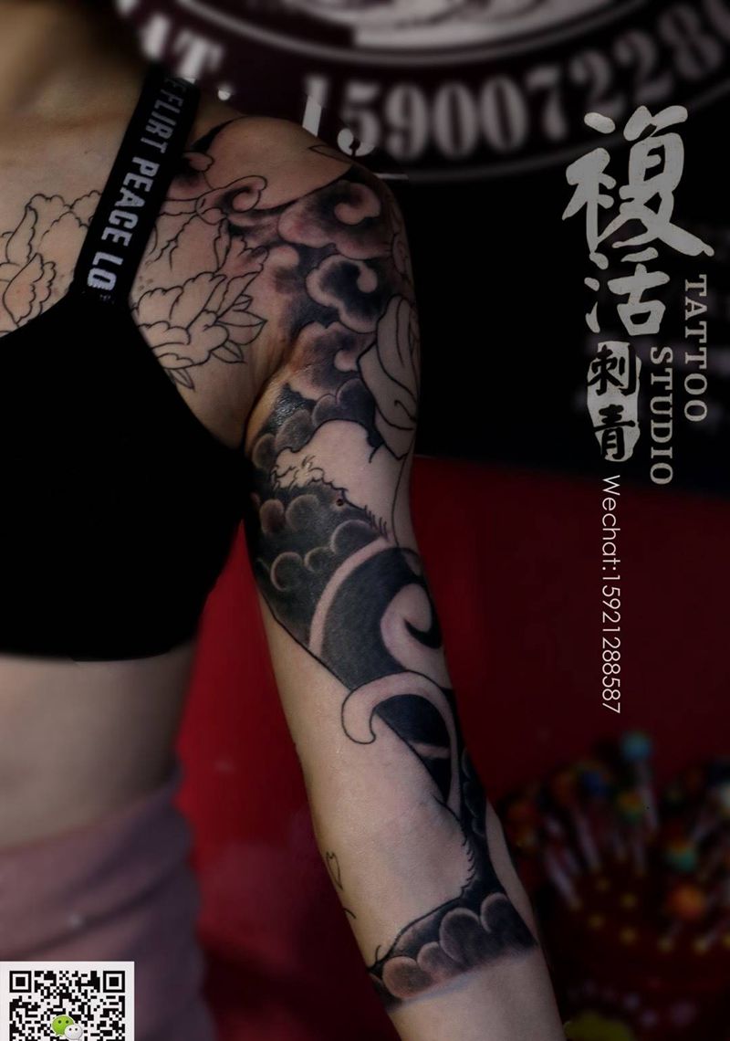 女汉子花臂未完纹身图片