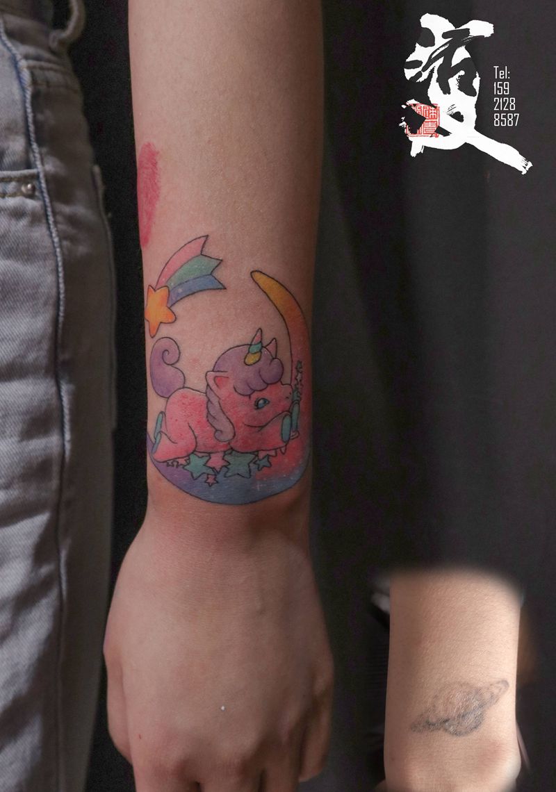 一个小遮盖纹身图片_手臂纹身图案