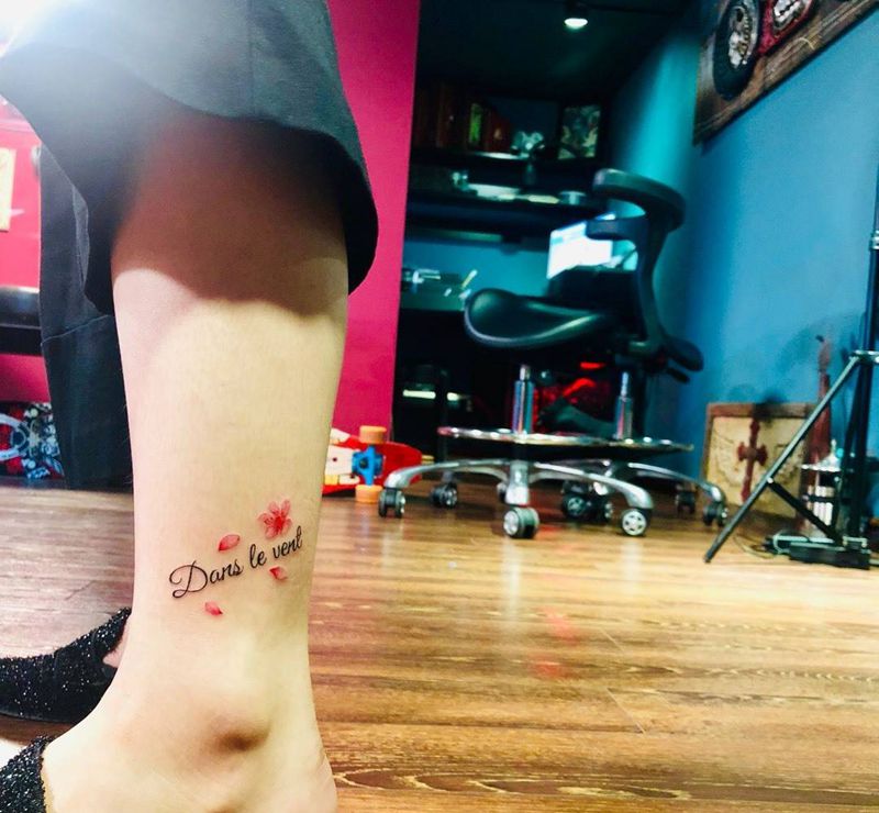 小腿英文樱花搭配纹身图片