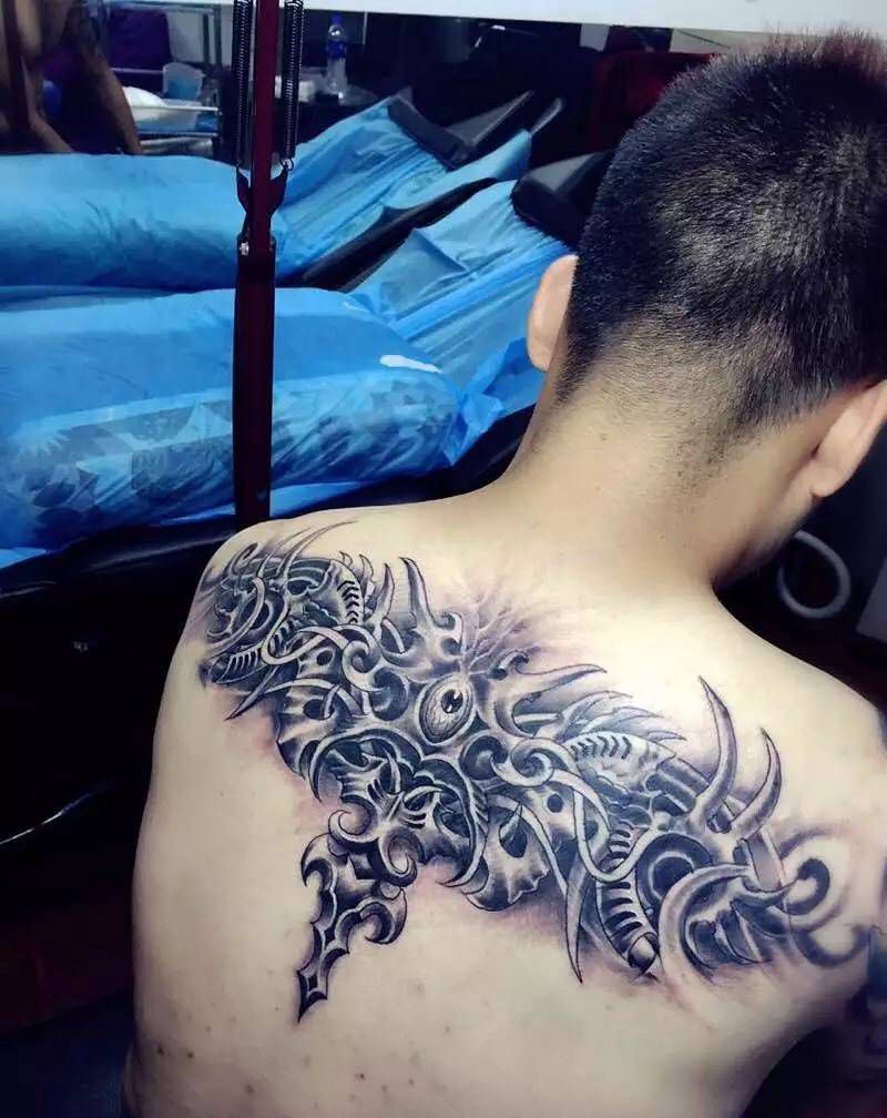 背纹身图片