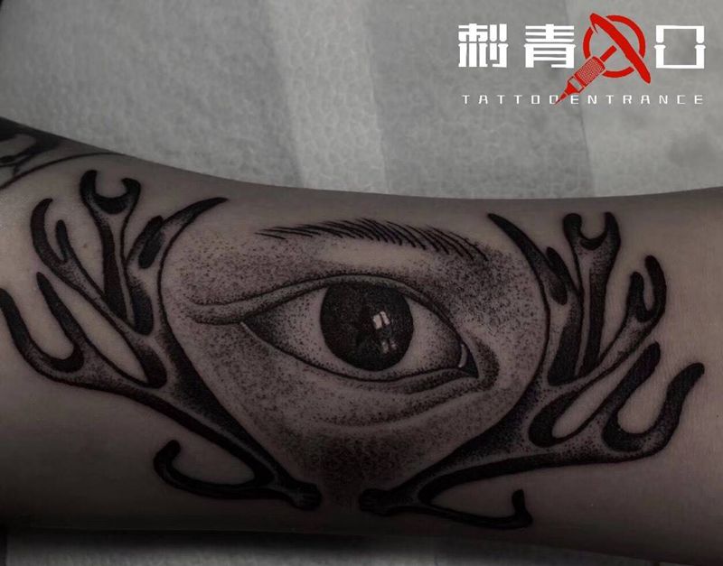 他的眼睛纹身图片_成品手臂欧美清新写实几何图腾原创纹身图案