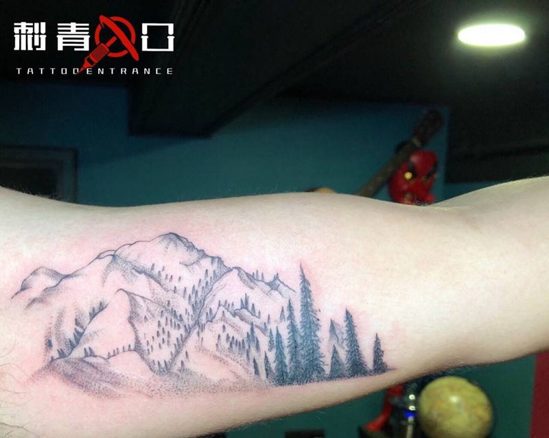 大臂内侧纹身图片