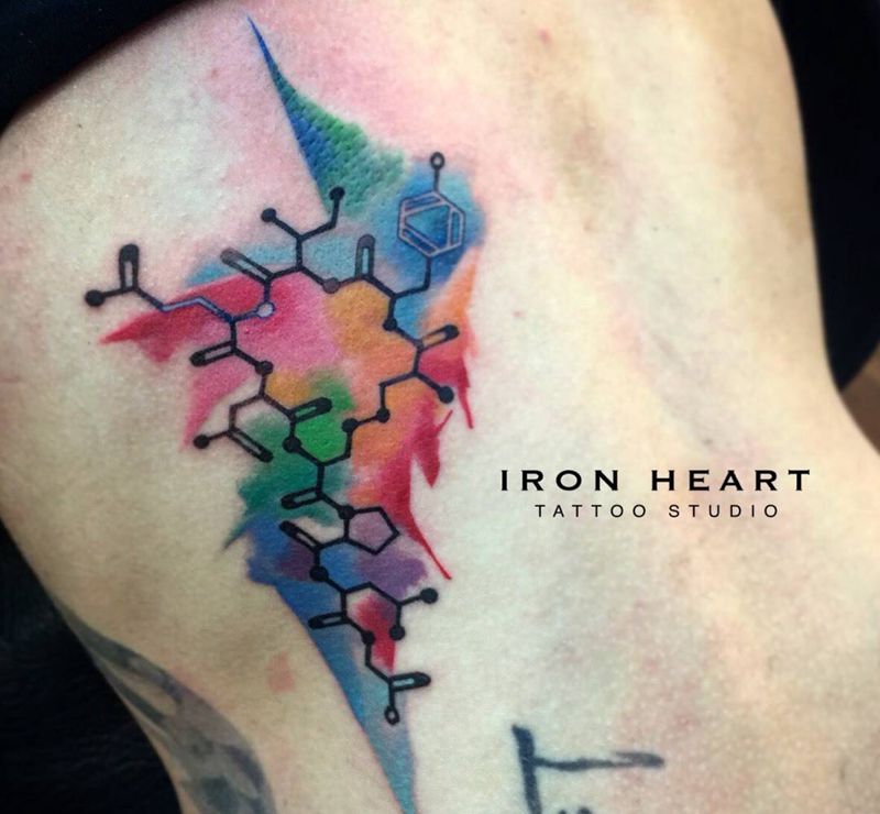 oxytocin纹身图片_成品背部欧美清新原创几何女孩紋身潑墨設計水彩暈染纹身图案