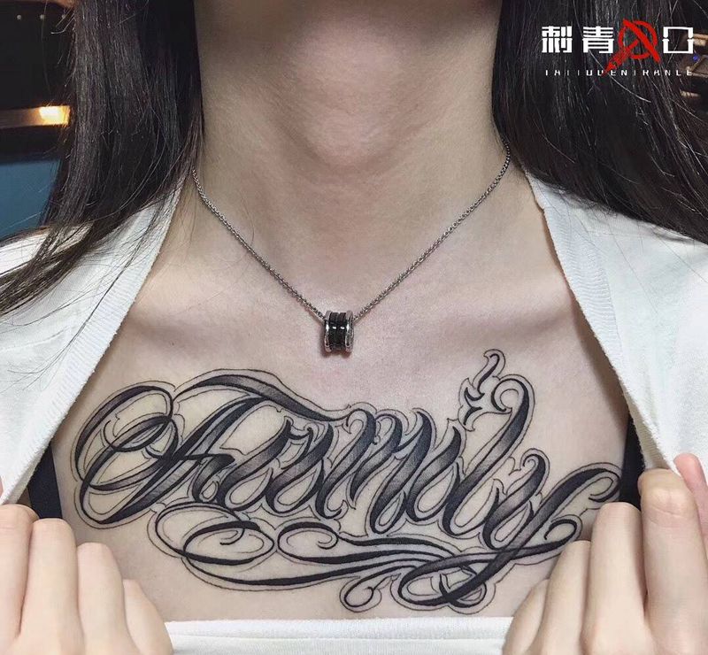 奇卡诺花体字Family纹身图片_成品胸部欧美清新几何图腾纹身图案