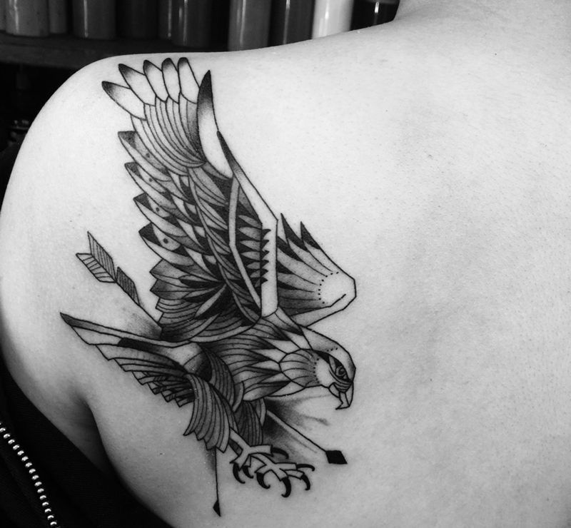 鷹纹身图片_成品肩部欧美清新动物原创設計潑墨女孩紋身纹身图案