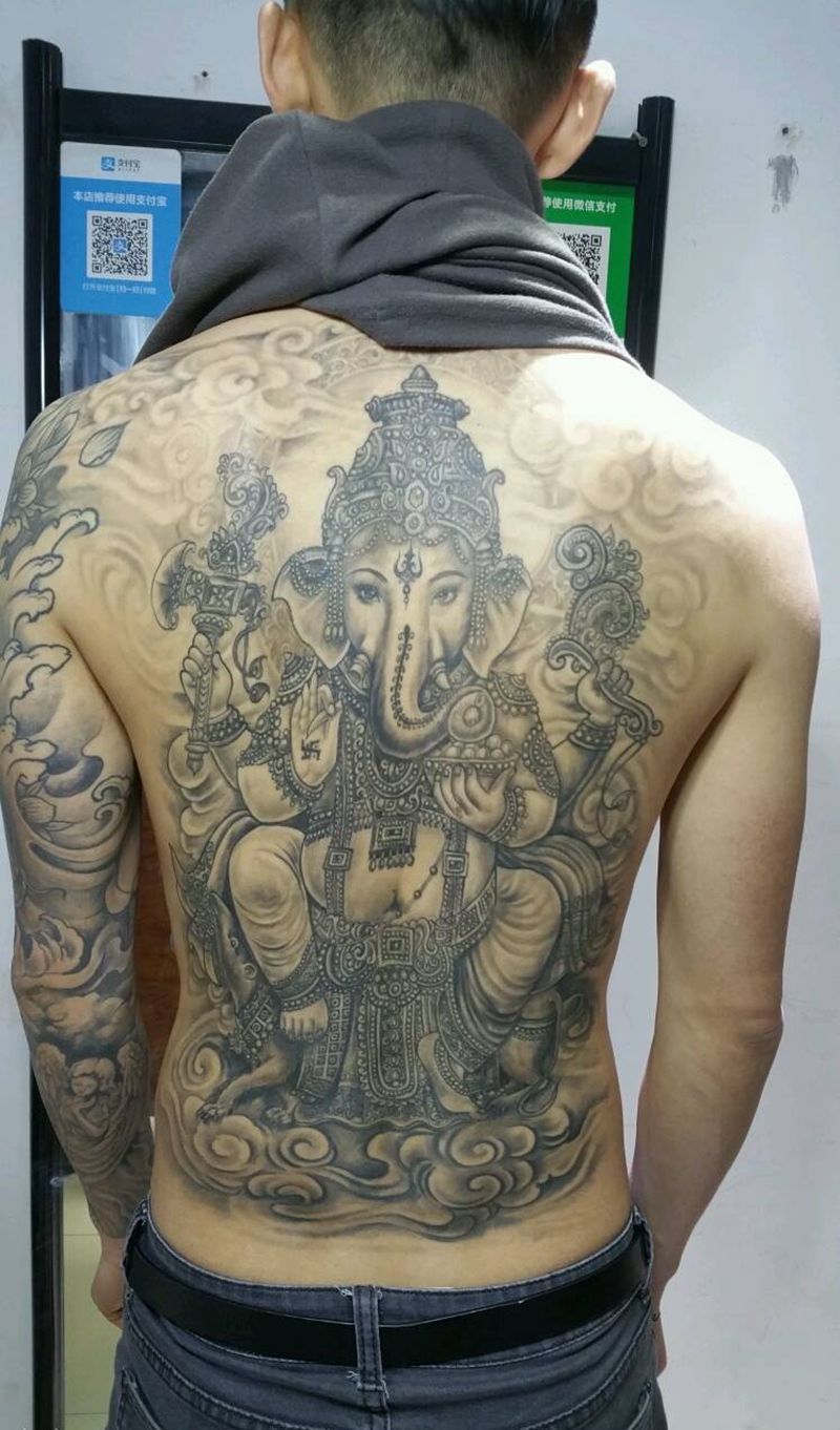 象神纹身图片_背部新传统纹身图案