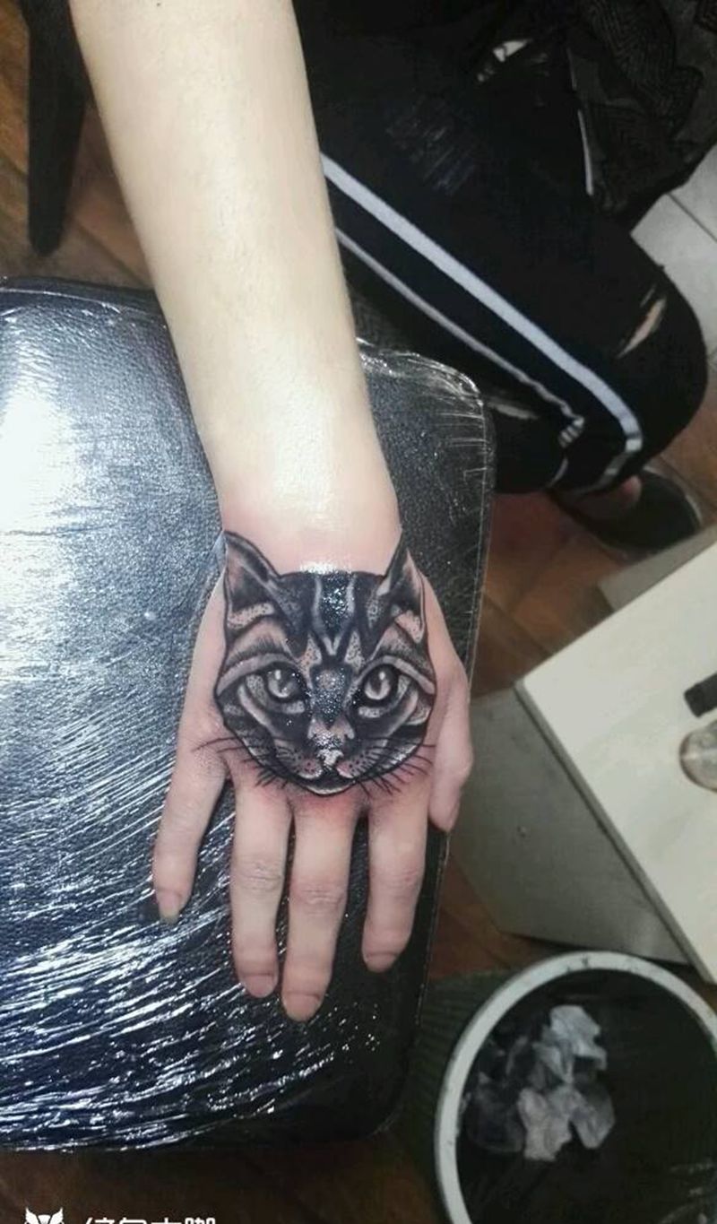手掌猫咪！纹身图片_手臂欧美动物成品纹身图案
