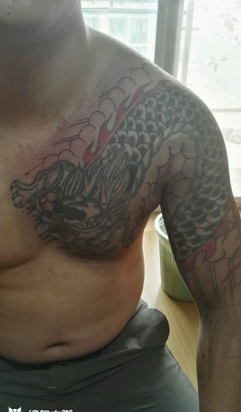 披肩龙修改纹身图片