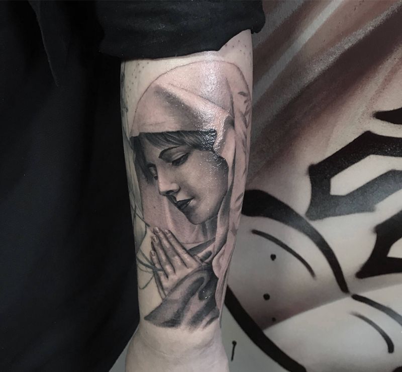 圣母纹身图片_手臂欧美写实圣母纹身图案