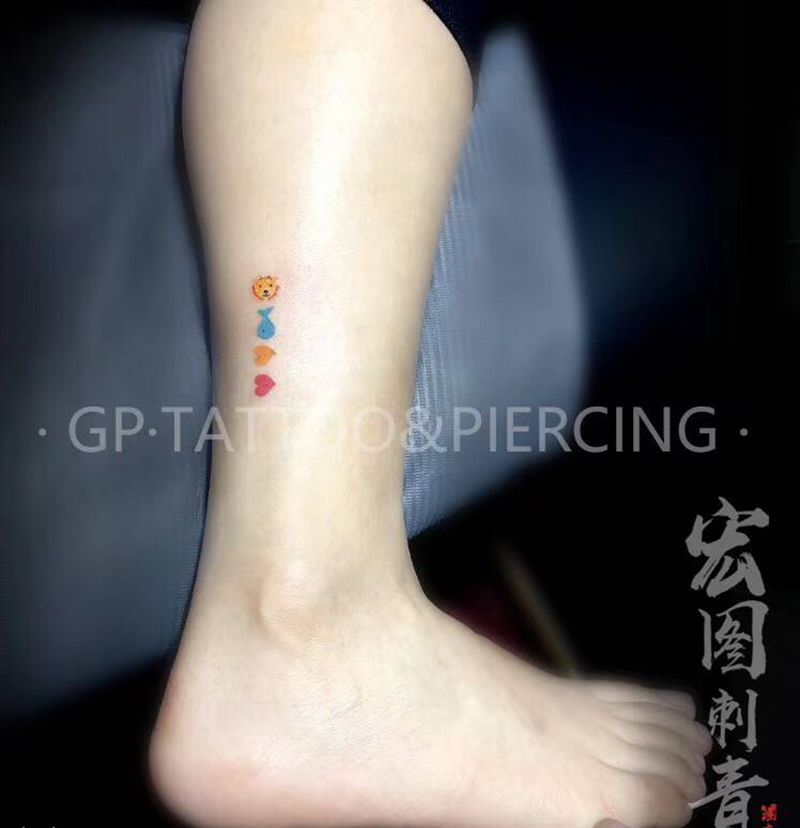 小狮子纹身图片_脚部腿部几何水彩小清新纹身图案