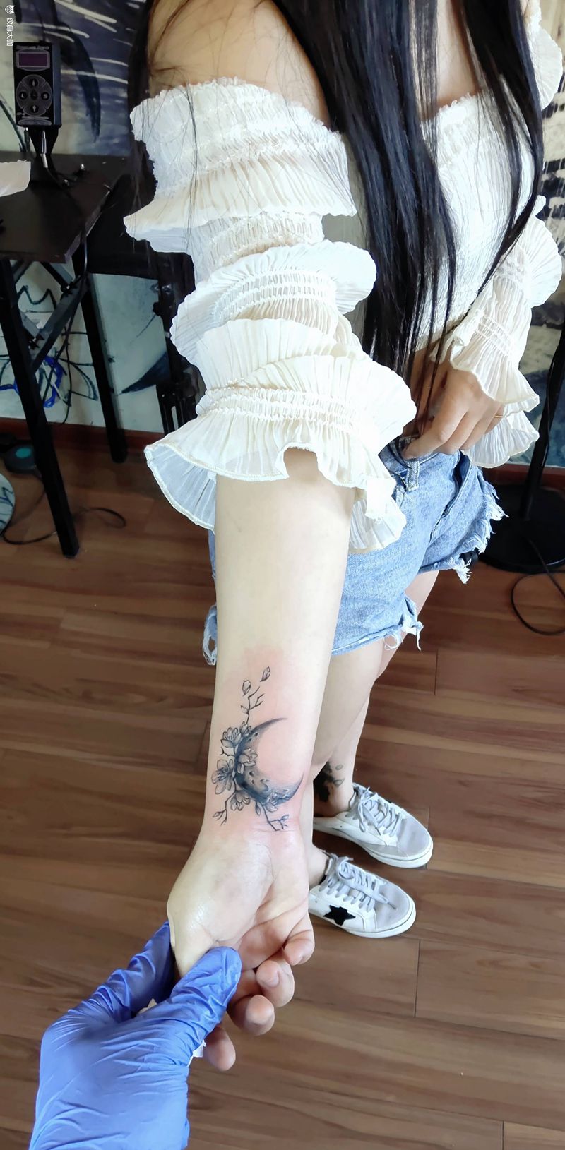 水墨遮盖纹身图片_手臂水墨纹身图案