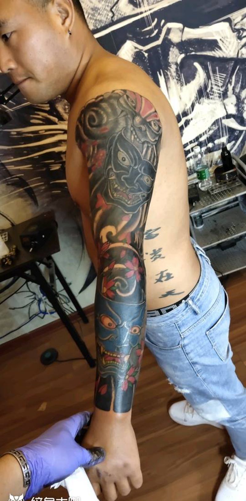 2499元修改翻新旧花臂纹身图片_手臂新传统纹身图案